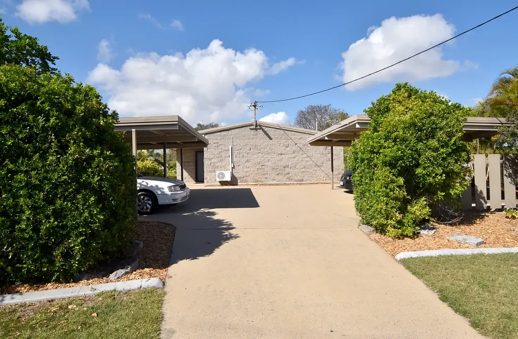 TWO BEDROOM UNIT WITHIN WALKING DISTANCE TO THE MARINA!