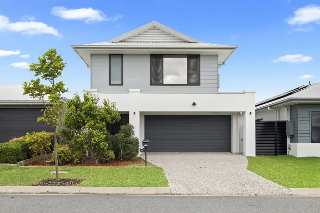 Banya 4 Bedroom Stylish Family Entertainer in a Thriving Coastal Community