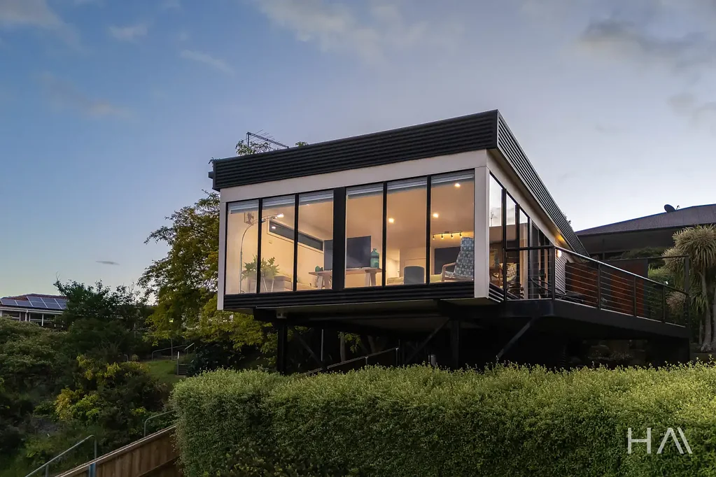 Launceston 2房  Elevated City Views, Low-Maintenance Living