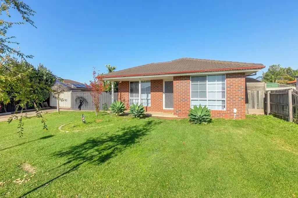 FAMILY HOME WITH A BIG BACKYARD!
