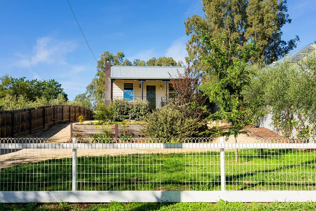 Castlemaine 2Moenga An Elevated Victorian in the Heart of It All