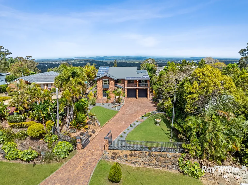 Daisy Hill 5Zimmer A Rare Daisy Hill Residence Where Mountain Views, Architectural Detail & Resort Living Meet