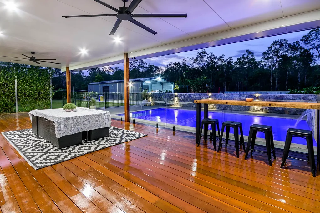 Caboolture 5ਬੈੱਡਰੂਮ Prestige Living - Pool, Massive Shed, Cinema, Multi Living + MORE!