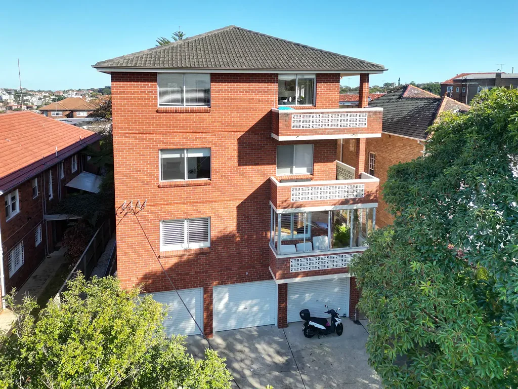 CLOVELLY ROAD SHOPS & CAFE LIFESTYLE RIGHT AT YOUR DOORSTEP