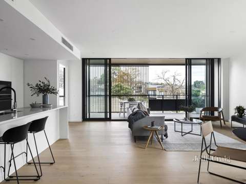 Ivanhoe East 3 Bedroom Expansive Living In Parkland Precinct