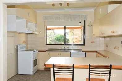 23 Heather Grove, Springvale, VIC 3171, 2 phòng ngủ, 1 phòng tắm, House