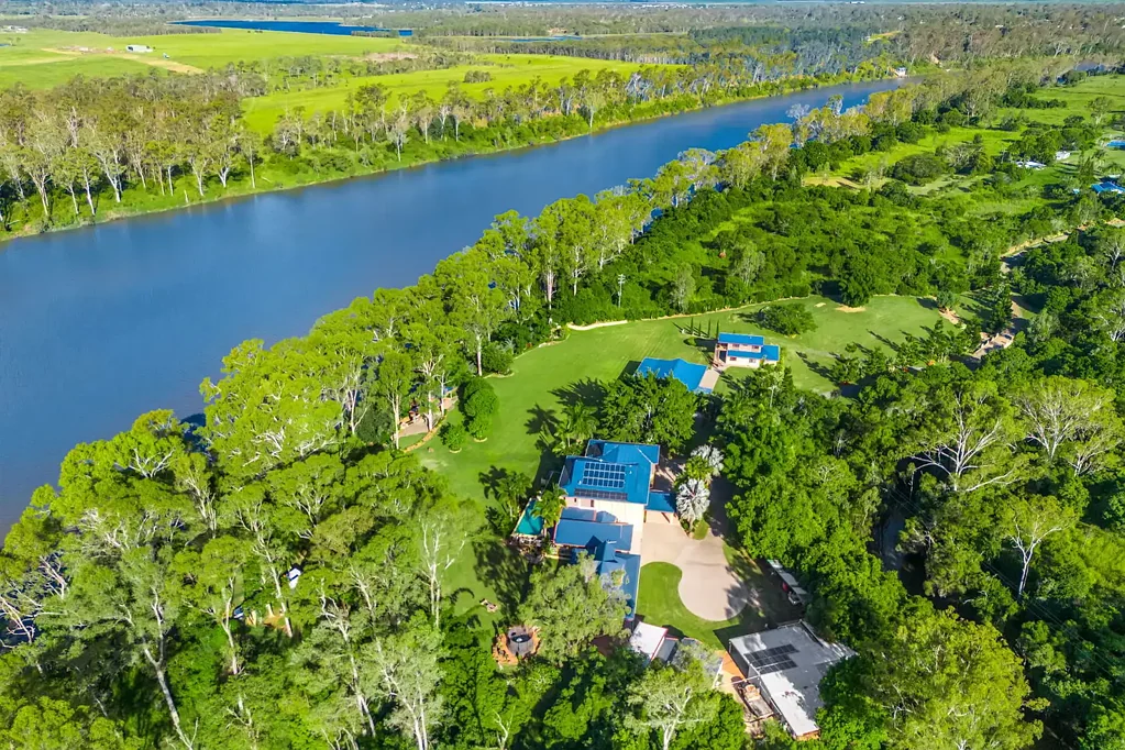 South Kolan 6ਬੈੱਡਰੂਮ Riverfront Multi-Generational Estate on 20.18 Hectares