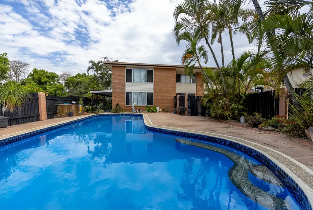 Ooralea 3房  Superb family home with large living spaces and sensational inground pool