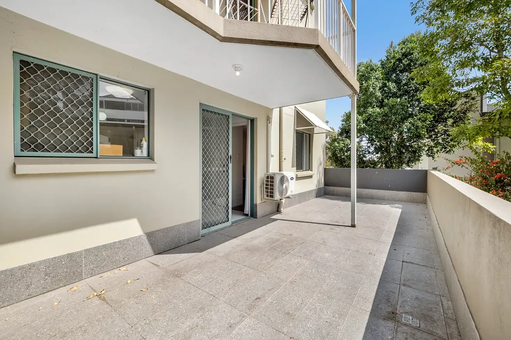 Kangaroo Point 1chambre Contemporary One-Bedroom with Leafy Outlook & Oversized Entertaining Area!