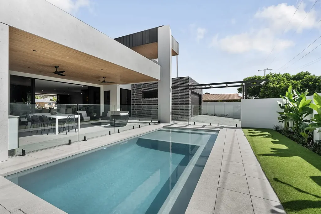 Hollywell 5Phòng ngủ Brand New Waterfront Living Without Compromise - Sophisticated Elegance Meets Architectural Brilliance