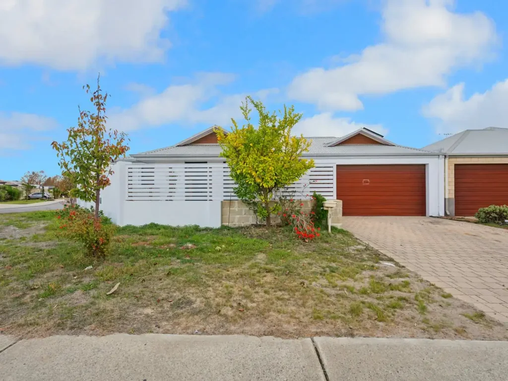 Southern River 3ห้องนอน STUNNING 3-BEDROOM HOME IN A PRIME SOUTHERN RIVER LOCATION