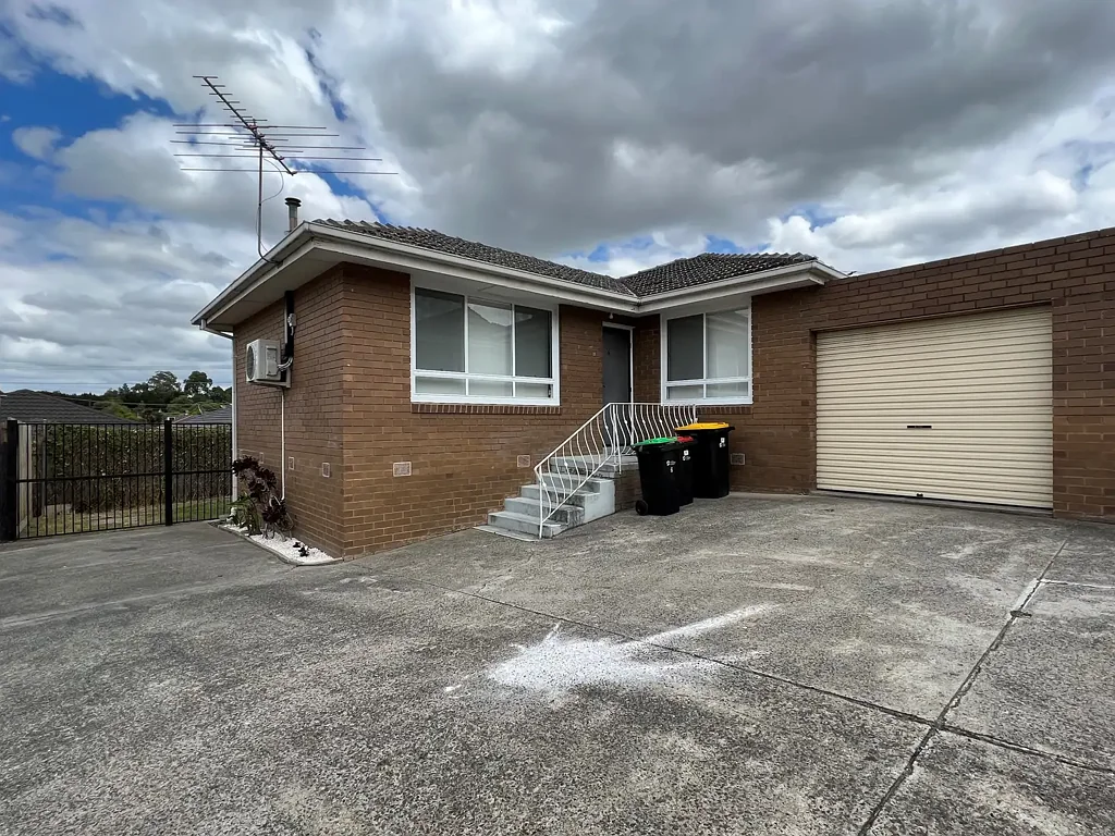 UNDER APPLICATION - Well-Presented Unit with Comfort and Convenience