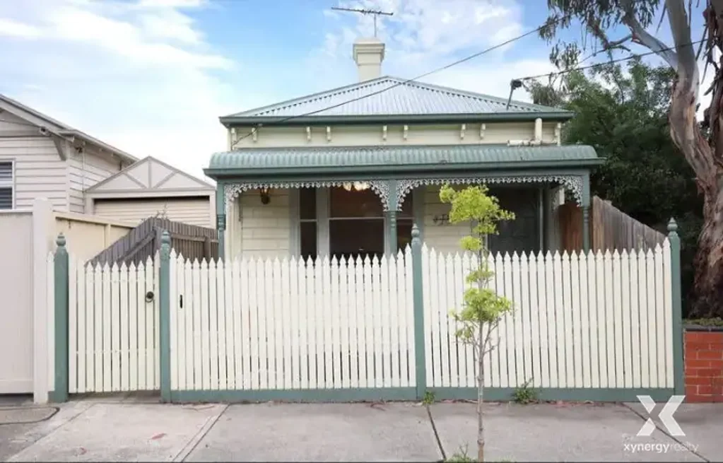 Charming 2-Bedroom Home in Elsternwick!