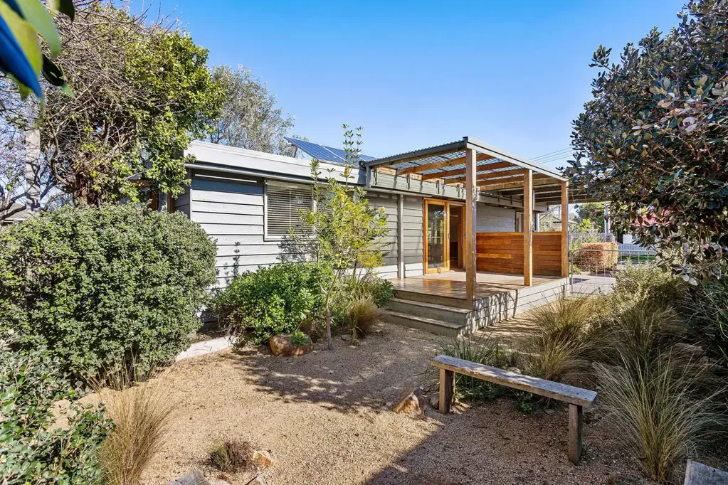 Bright & Sunny 3-Bedroom Home in a Quiet Court