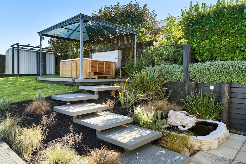 Pukekohe 4Kwarto It’s a Kind of Magic–Two-Level Stunner with Ma...