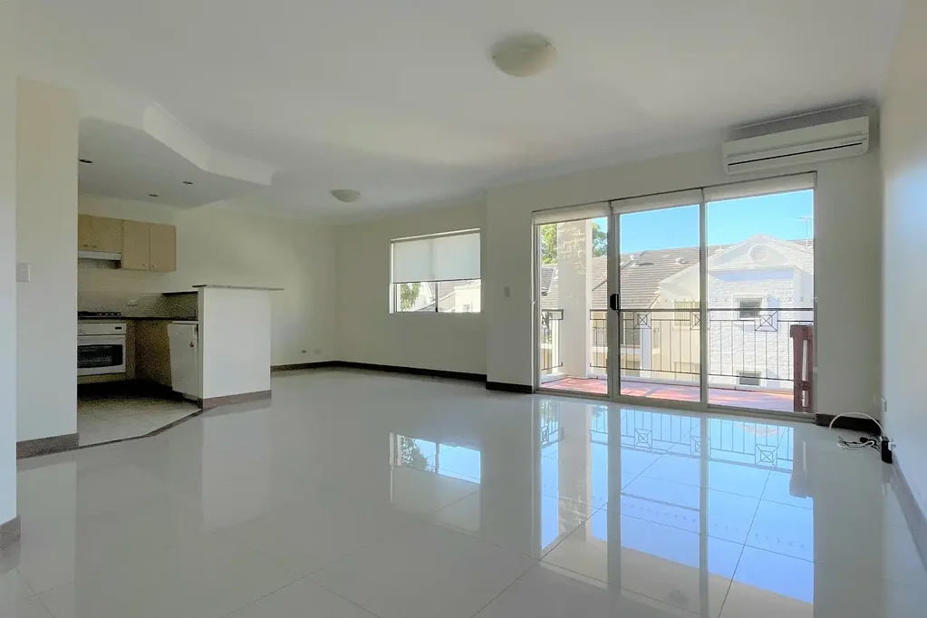 2 Bedroom Apartment in Popular Location!