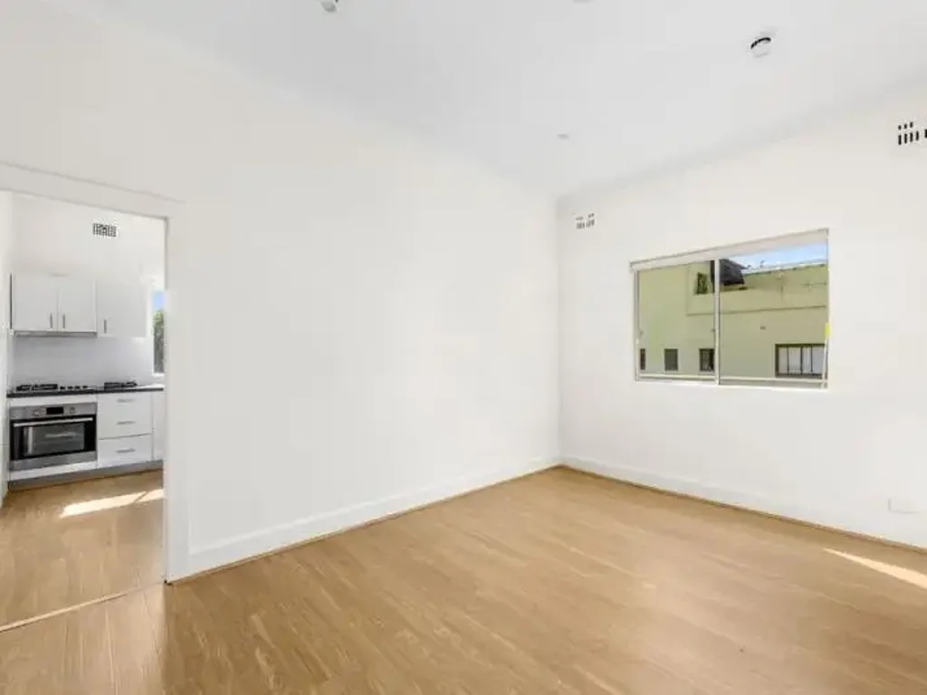RENOVATED ONE BEDROOM APARTMENT!