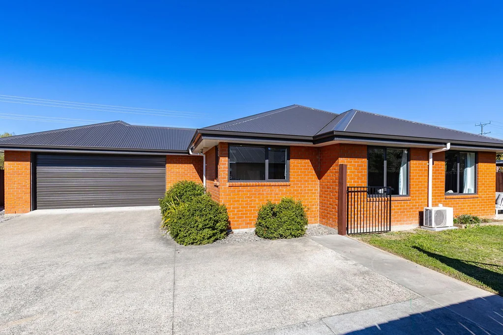 Renwick 3 Bedroom Easy Care, Ample Parking