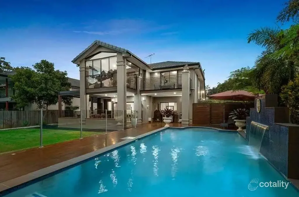 Wake Up to the Green - Fairway Views, Five Star Living