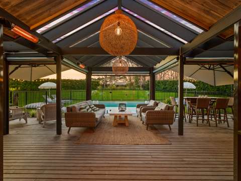 Dairy Flat 4房  Expansive Property in Growing Area