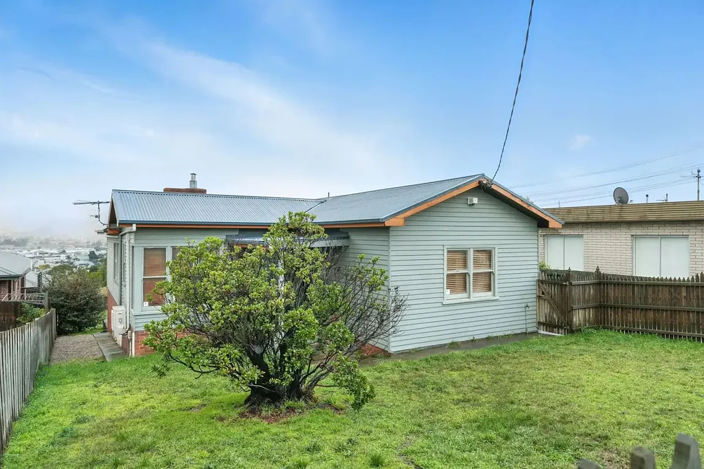 Lutana 4房  Suburban retreat with development potential