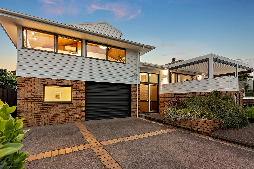2/33 Sharon Road, Waiake, North Shore City, Auckland