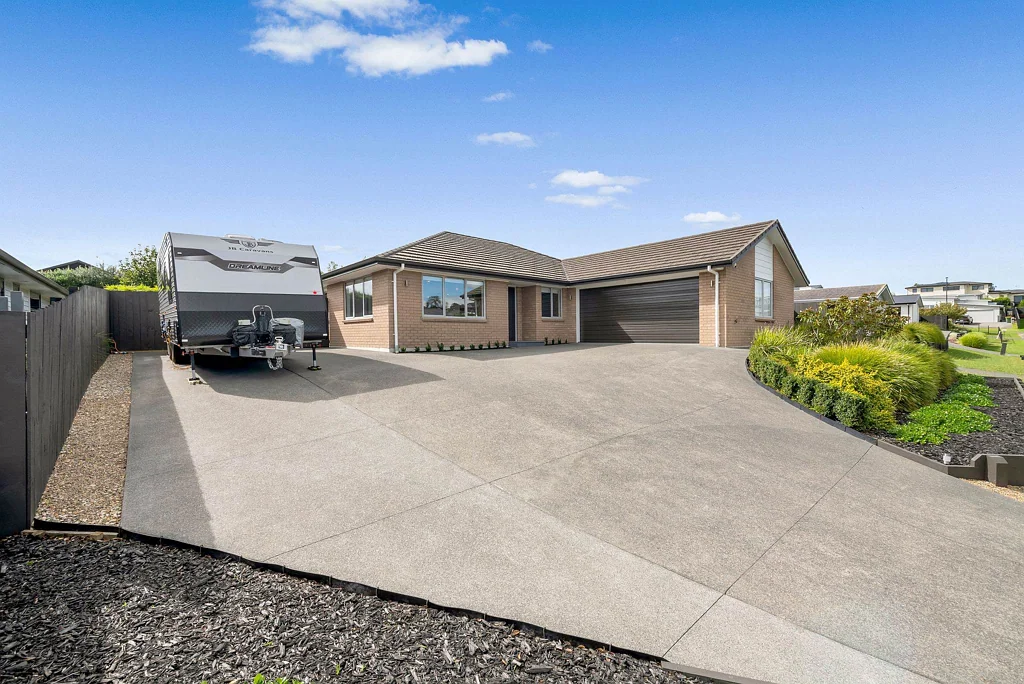 Beachlands 4Habitaciones Sun, Style, Sharp Price