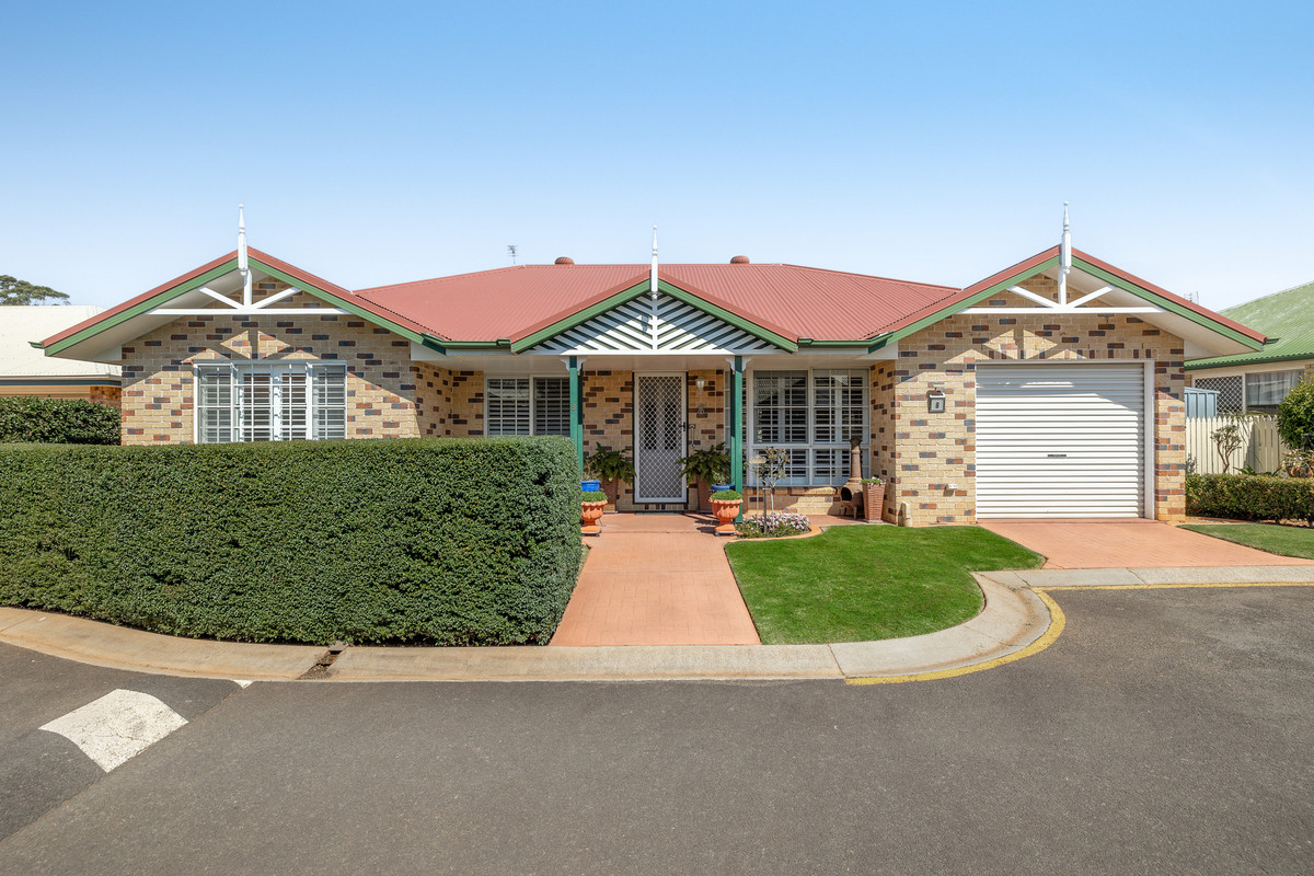 UNIT 8 279 MACKENZIE ST, CENTENARY HEIGHTS QLD 4350, 0 chambres, 0 salles de bain, Unit