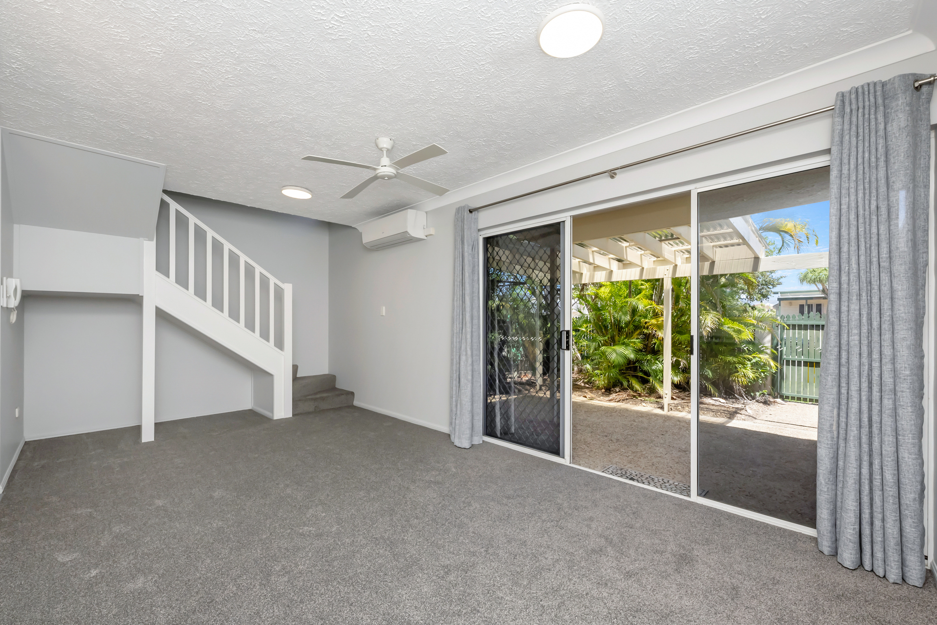 UNIT 4 8-10 GLEESON ST, HERMIT PARK QLD 4812, 0 Kuwarto, 0 Banyo, Townhouse