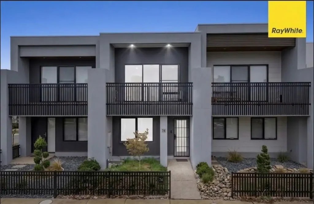 Modern Two Bedroom Townhouse in Thornhill Park