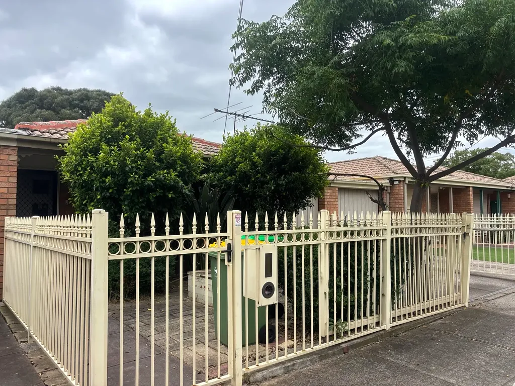 Perfectly Positioned 3 Bedroom Unit in the Heart of Braybrook