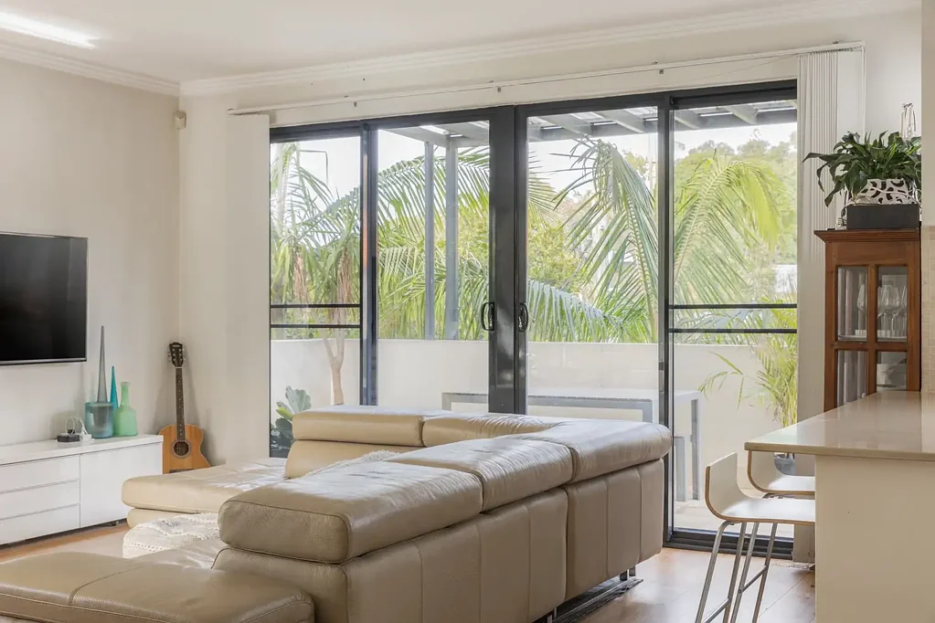 Modern 2 Bedroom with Balcony & Parking