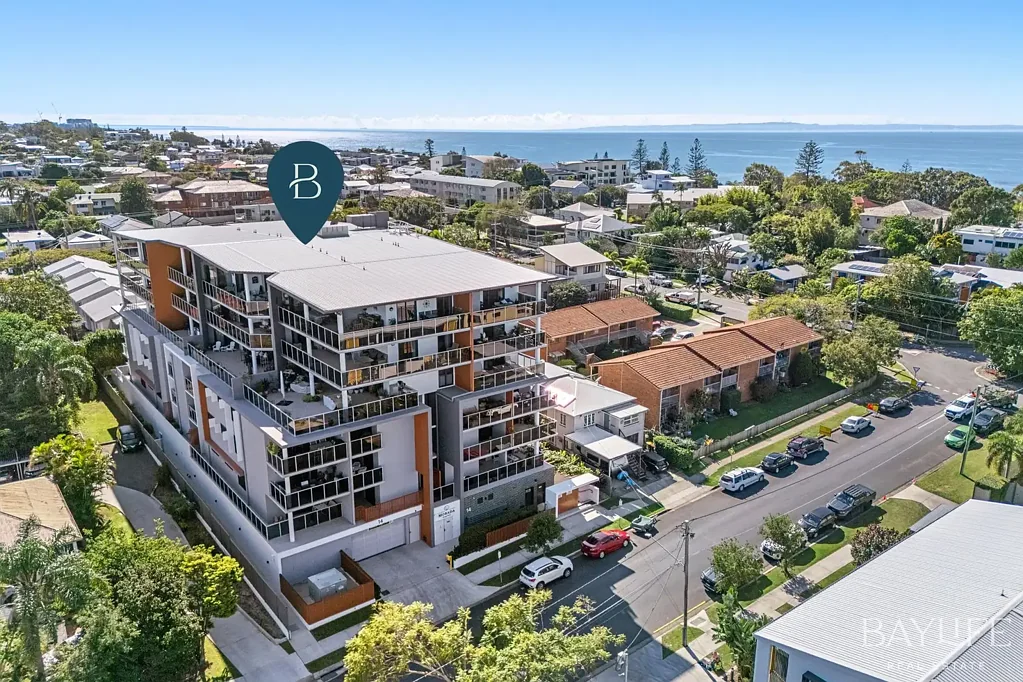 Woody Point 2房 Woody Point 中心地带的精致海滨生活 Sophisticated Coastal Living in the Heart of Woody Point