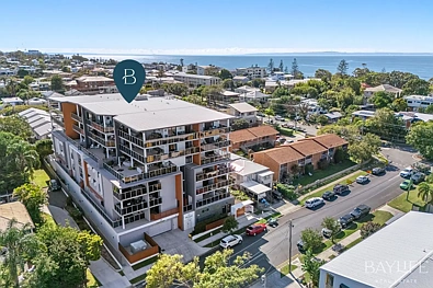 Woody Point 2房 Woody Point 中心地带的精致海滨生活 Sophisticated Coastal Living in the Heart of Woody Point