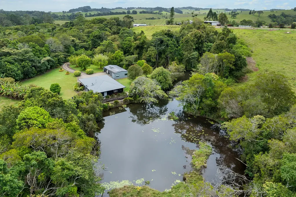 Upper Barron 3房  Stunning Home on 9.59 ha Overlooking Raspberry Creek.