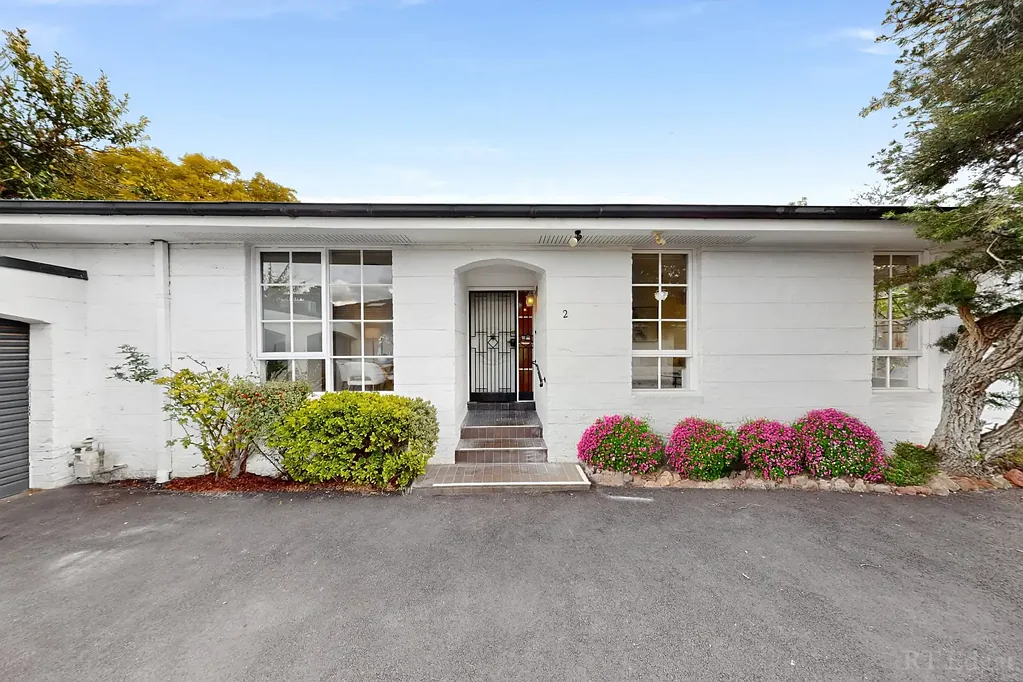Glen Iris 2chambre Single Level with Generous Older-Style Proportions