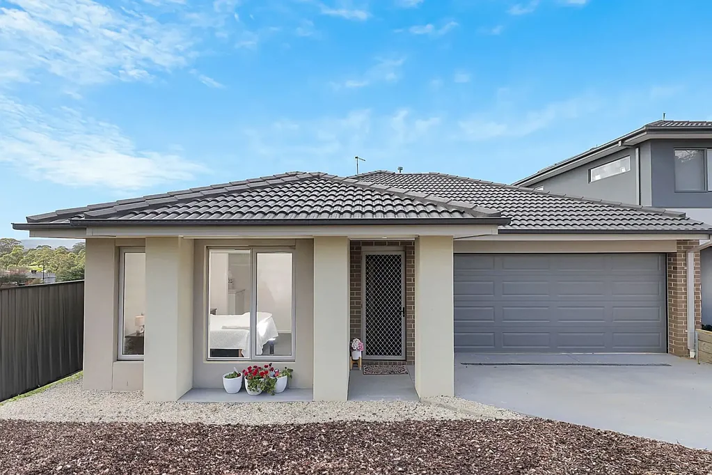 Mernda 3બેડરૂમ "PICTURE PERFECT' for the First Home Buyer, Investor or Downsizer- Spectacular Views From Every Angle
