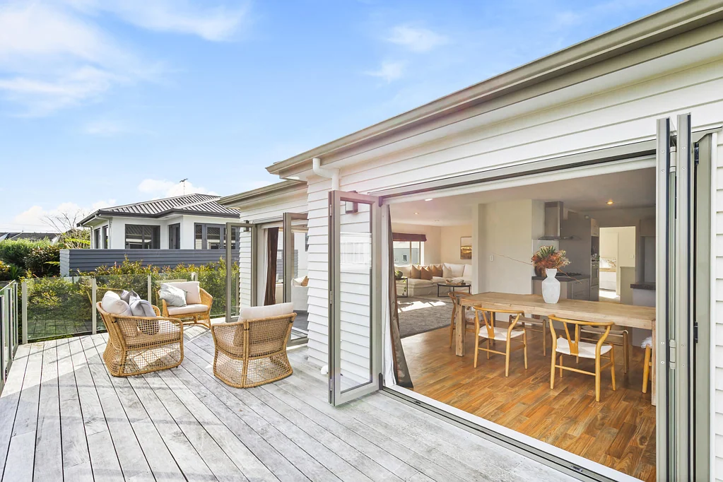 New Lynn 4कमरा Weatherboard & Concrete Block Family Haven