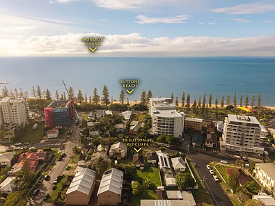 Redcliffe 2房 Redcliffe临海瑰宝 501㎡平地 距Suttons Beach仅170米 抛光木地板VJ墙 宽敞后院无限可能 步行即达海滩商圈 Prime Beachside Opportunity - Just 170m from Suttons Beach