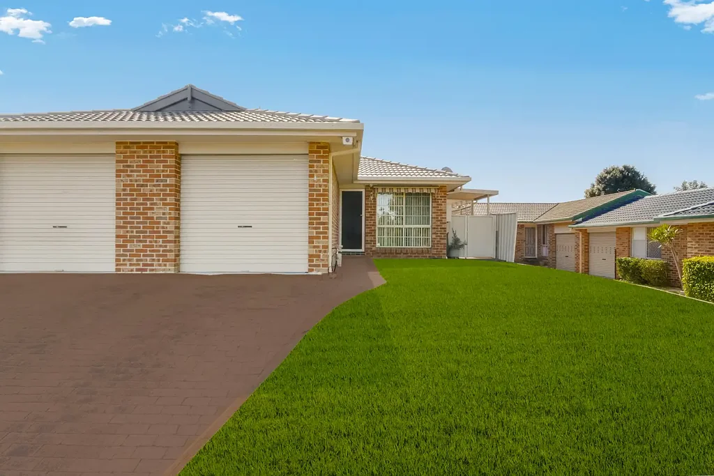 2/33 Bugatti Drive, Ingleburn, NSW 2565
