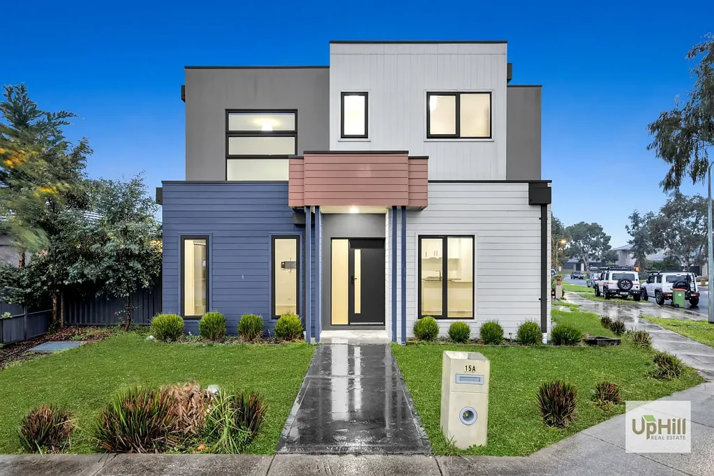 Cranbourne East 3 Slaapkamer Calling All Families looking to Nest or Invest