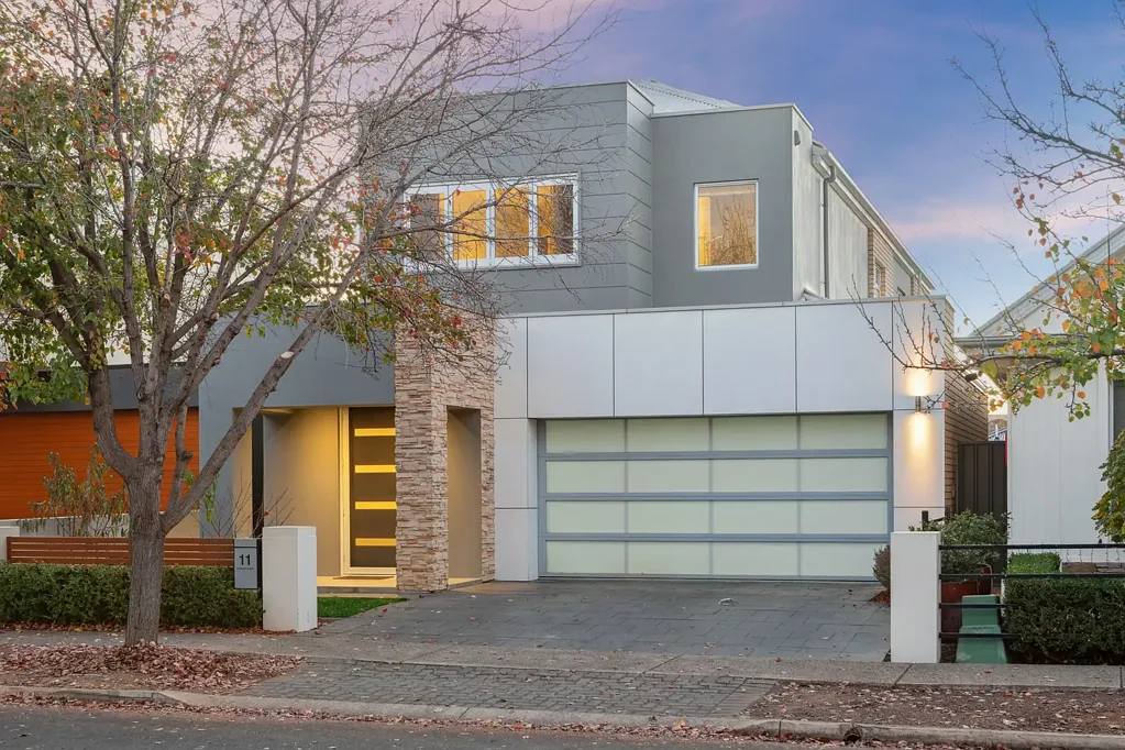 11 Crompton Drive, St Clair, SA 5011