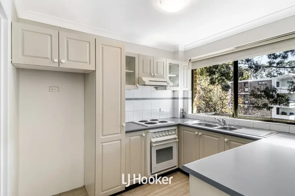 Toongabbie 2房 全砖结构 顶层公寓 两个阳台 地理便利 舒适实用 长期吸引 Exciting Rental Return!!