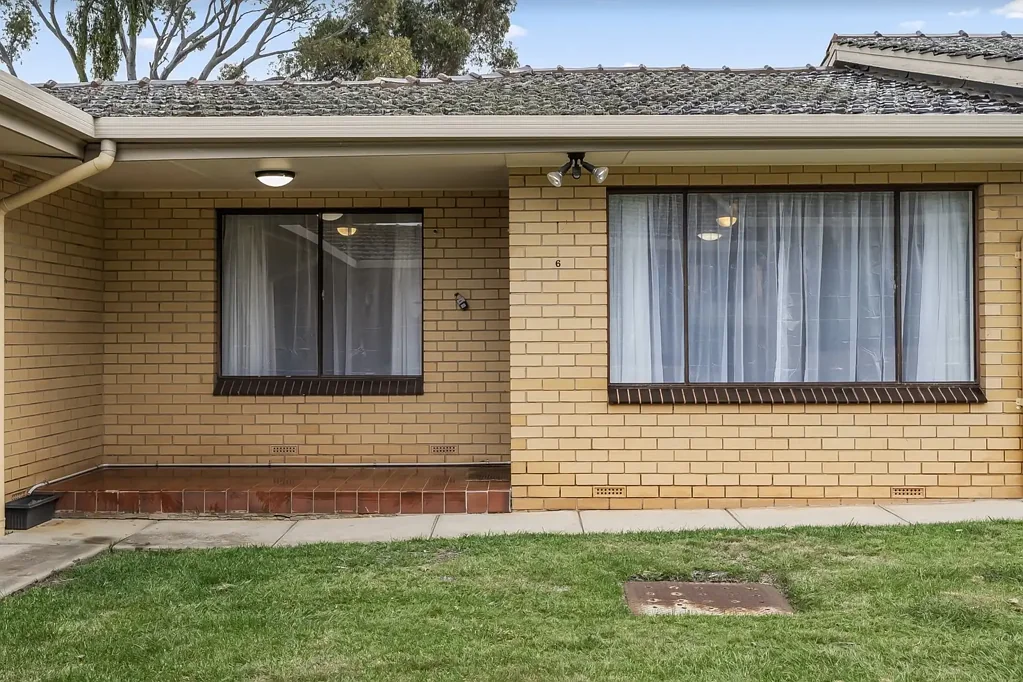 Blackwood 2 Bedroom Easy-care living in the heart of Blackwood, with everything close at hand…