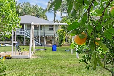 Mooloolah Valley 3房  Queenslander Charm, Modern Luxury, Endless Backyard