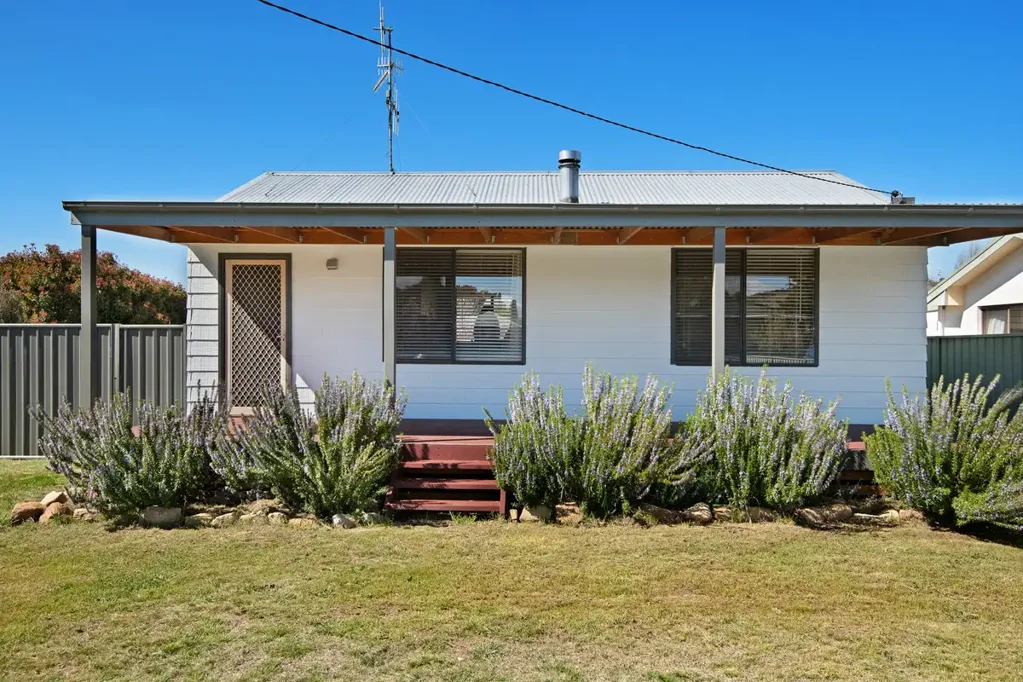 2 bedroom home available on a 12 months lease