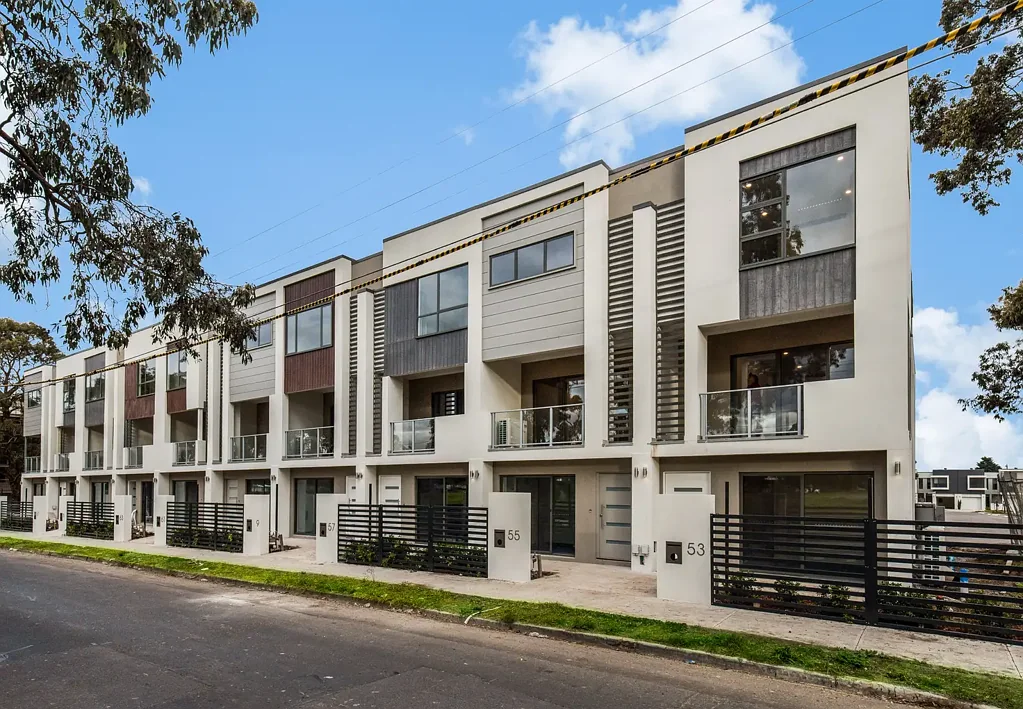 Spacious Three-Level Townhouse in Prime Ivanhoe Location