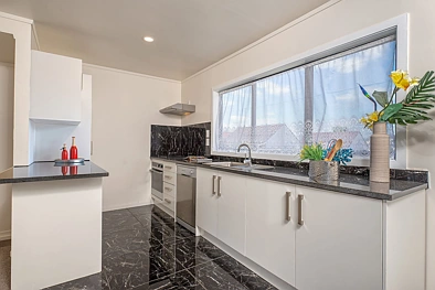 Modern Family Living in a Quiet Cul-de-Sac - Manurewa