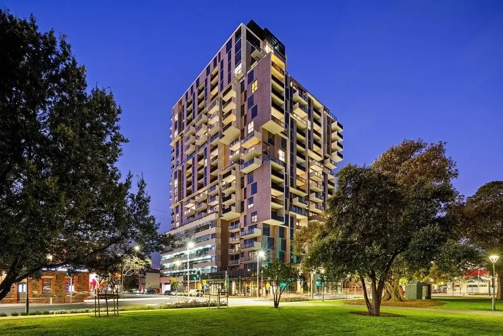 Fully Furnished 1 Bedroom Apartment in Prime Adelaide CBD Location
