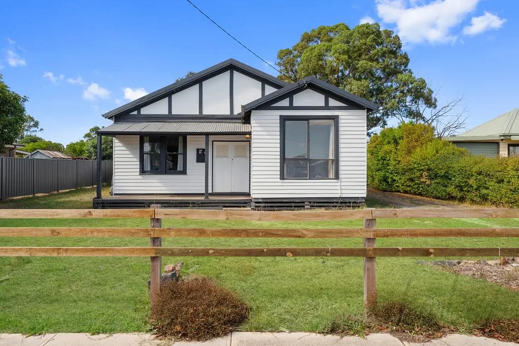Broadford 2房  Unlock the Potential of This Prime 1733m² Property!!!!